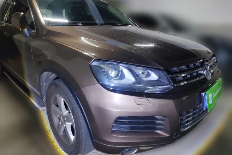 Used Volkswagen Touareg 2011 3.0 TSI Comfort Version Front Right 45 Deg