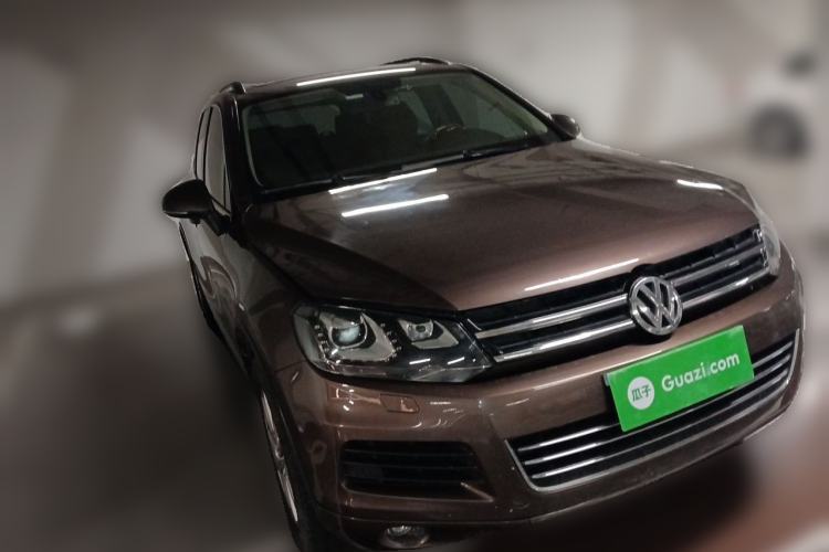 Used Volkswagen Touareg 2011 3.0 TSI Comfort Version Front Right 45 Deg