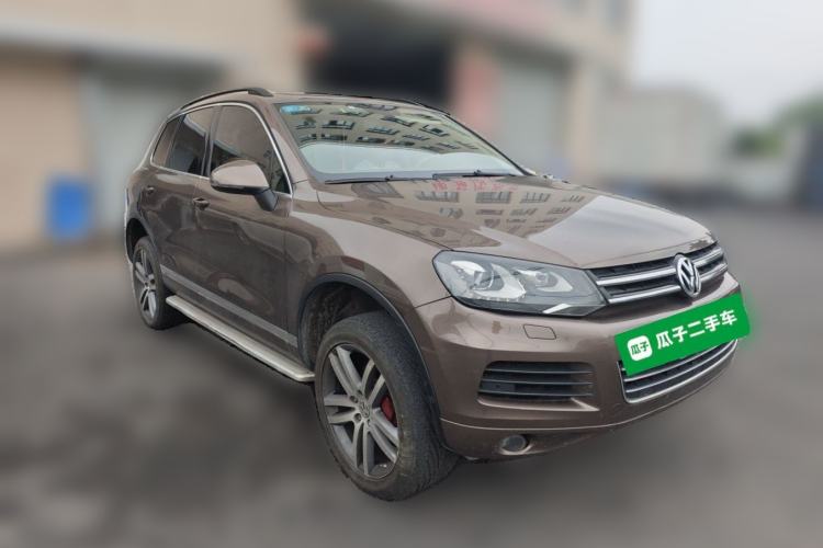 Used Volkswagen Touareg 2011 3.0 TSI Comfort Version Front Right 45 Deg