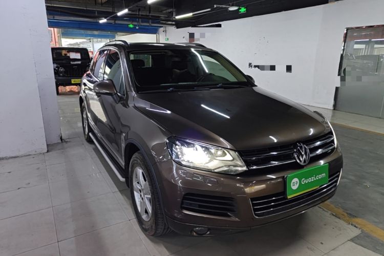 Used Volkswagen Touareg 2011 3.0 TSI Comfort Version Front Right 45 Deg