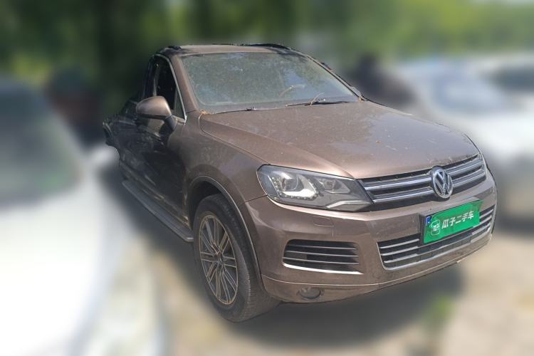 Used Volkswagen Touareg 2011 3.0 TSI Comfort Version Front Right 45 Deg