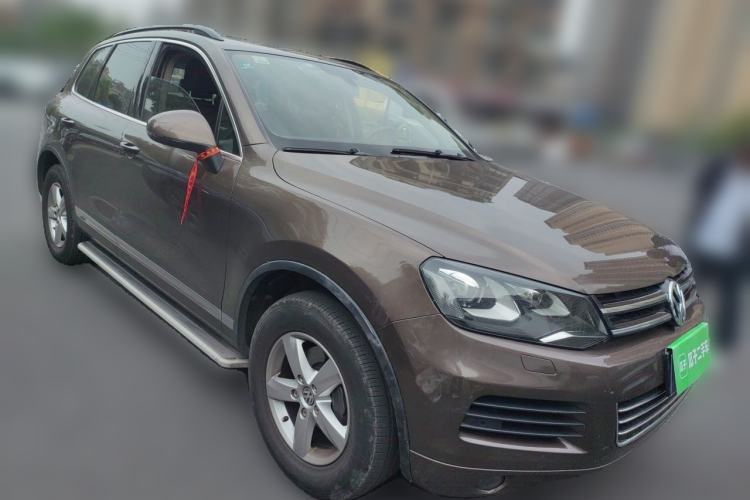 Used Volkswagen Touareg 2011 3.0 TSI High-End Version Front Right 45 Deg