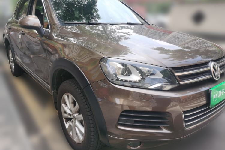 Used Volkswagen Touareg 2011 3.0 TSI Comfort Version Front Right 45 Deg