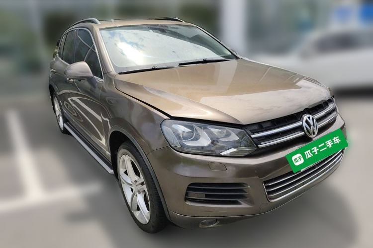 Used Volkswagen Touareg 2011 3.0 TSI Comfort Version Front Right 45 Deg