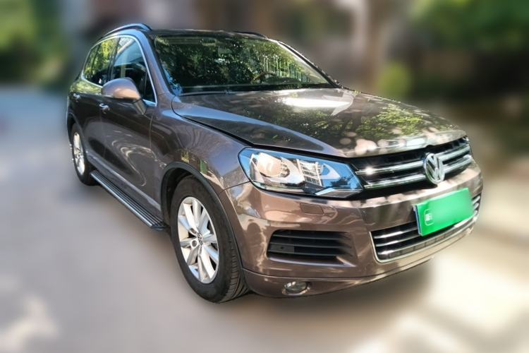 Used Volkswagen Touareg 2011 3.0 TSI High-End Version Front Right 45 Deg