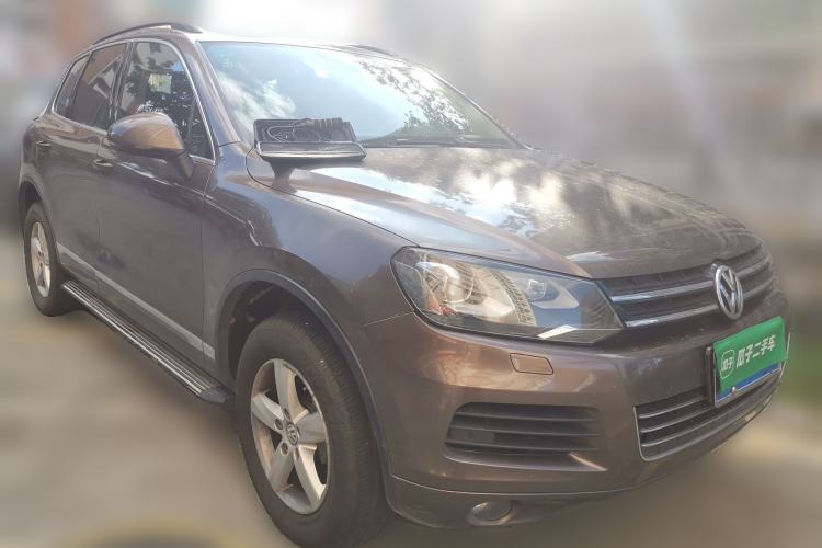 Used Volkswagen Touareg 2011 3.0 TSI Comfort Version Front Right 45 Deg