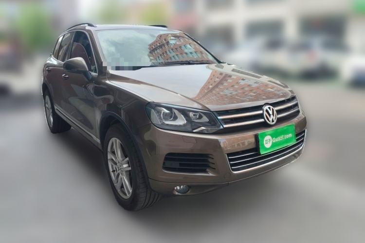 Used Volkswagen Touareg 2011 3.0 TSI Comfort Version Front Right 45 Deg