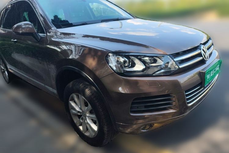 Used Volkswagen Touareg 2011 3.0 TSI High-End Version Front Right 45 Deg