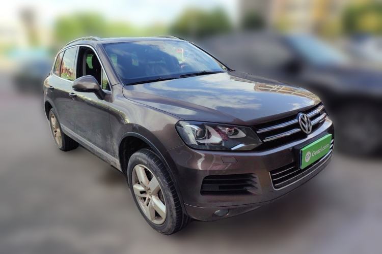Used Volkswagen Touareg 2011 3.0 TSI Hybrid Front Right 45 Deg