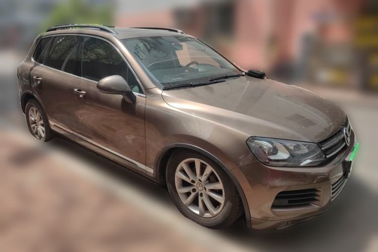 Used Volkswagen Touareg 2011 3.0 TSI Comfort Version Front Right 45 Deg