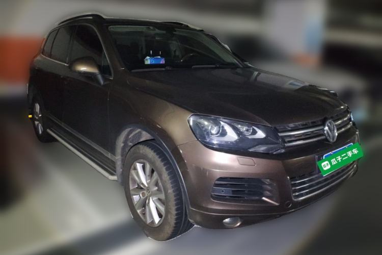 Used Volkswagen Touareg 2011 3.0 TSI Comfort Version Front Right 45 Deg