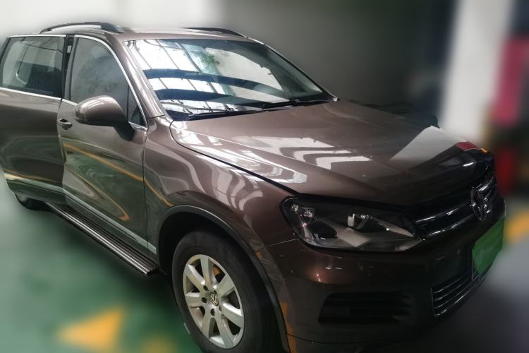 Used Volkswagen Touareg 2011 3.0 TSI Standard Version Front Right 45 Deg
