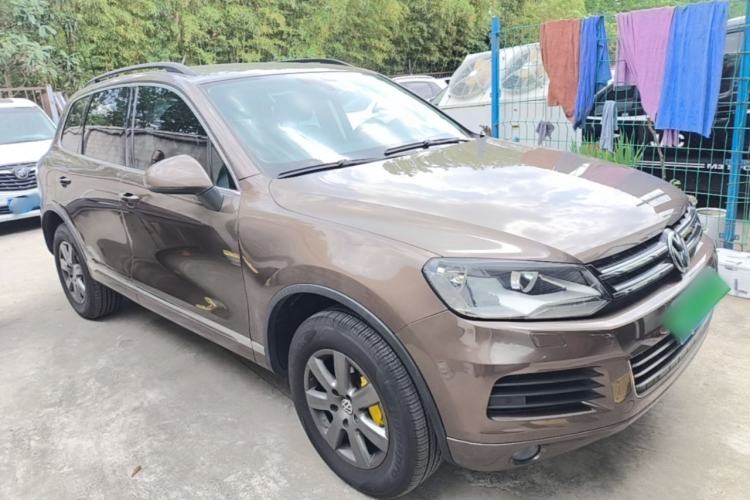 Used Volkswagen Touareg 2011 3.0 TSI Standard Version Front Right 45 Deg