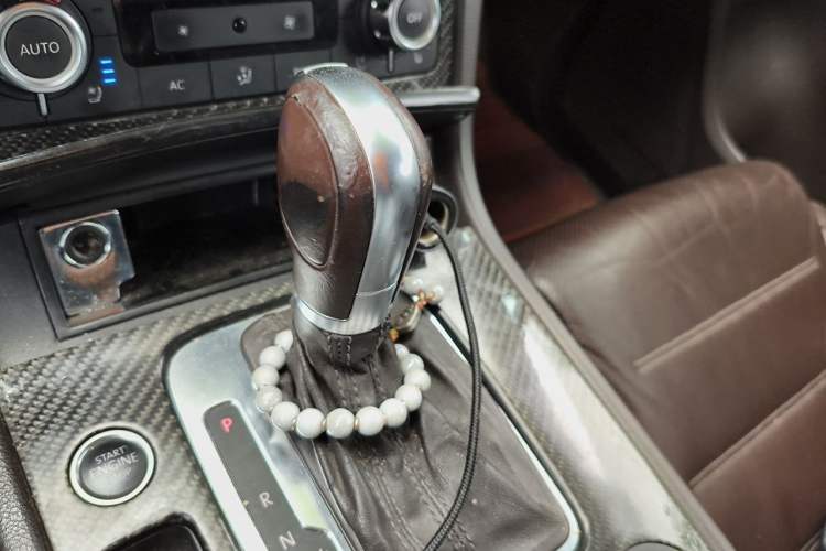 Used Volkswagen Touareg 2011 3.0 TSI Hybrid Gear Lever