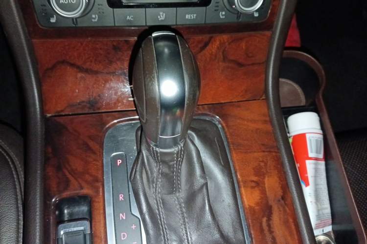 Used Volkswagen Touareg 2011 3.0 TSI Comfort Version Gear Lever