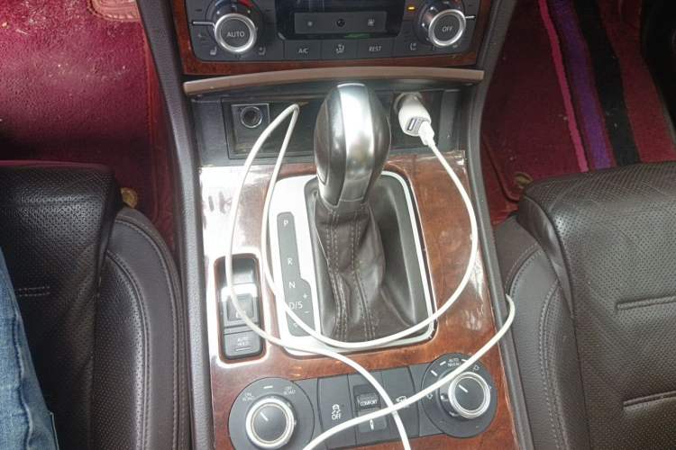 Used Volkswagen Touareg 2011 3.0 TSI Comfort Version Gear Lever