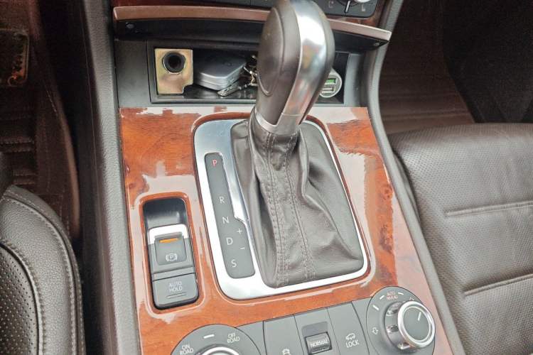 Used Volkswagen Touareg 2011 3.0 TSI Comfort Version Gear Lever