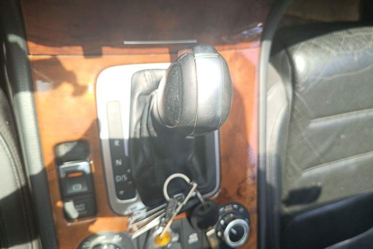 Used Volkswagen Touareg 2011 3.0 TSI Comfort Version Gear Lever