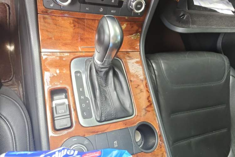 Used Volkswagen Touareg 2011 3.0 TSI Comfort Version Gear Lever