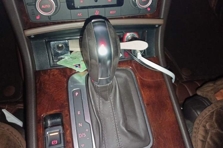 Used Volkswagen Touareg 2011 3.0 TSI Standard Version Gear Lever