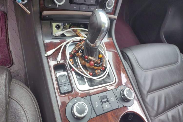 Used Volkswagen Touareg 2011 3.0 TSI High-End Version Gear Lever