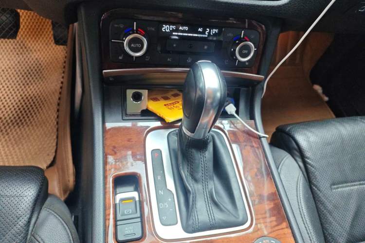 Used Volkswagen Touareg 2011 3.0 TDI Diesel Comfort Version Gear Lever