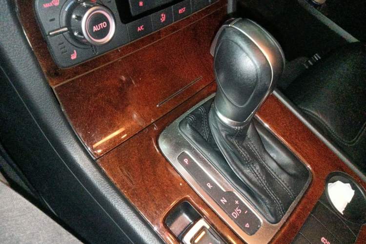 Used Volkswagen Touareg 2011 3.0 TDI Diesel Standard Version Gear Lever