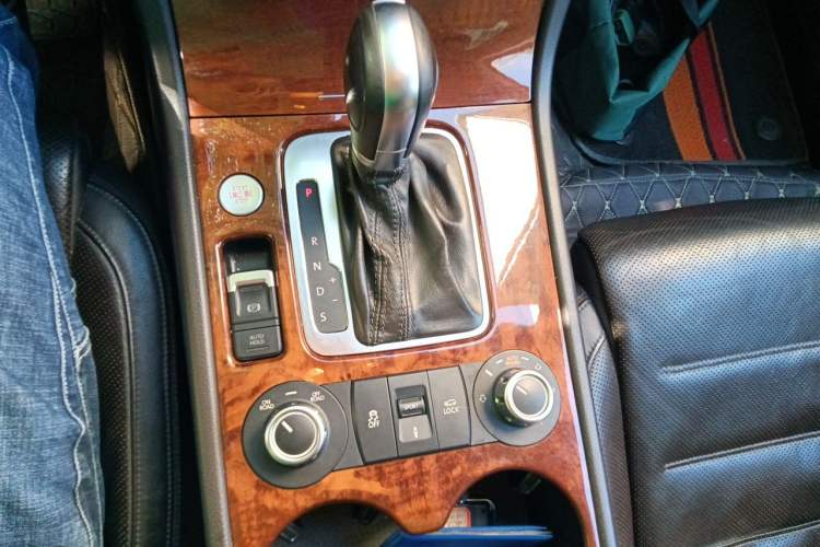 Used Volkswagen Touareg 2011 3.0 TSI High-End Version Gear Lever