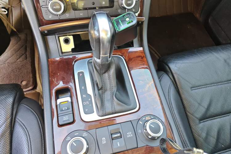 Used Volkswagen Touareg 2011 3.0 TSI Comfort Version Gear Lever