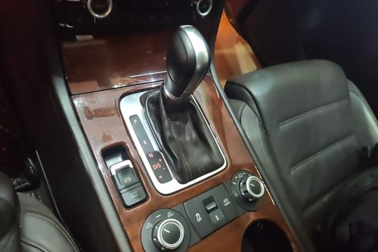 Used Volkswagen Touareg 2011 3.0 TSI Comfort Version Gear Lever
