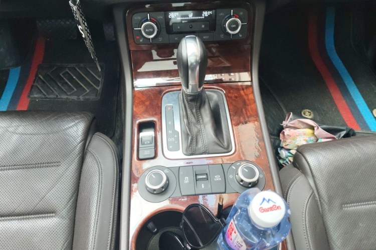 Used Volkswagen Touareg 2011 3.0 TSI Comfort Version Gear Lever