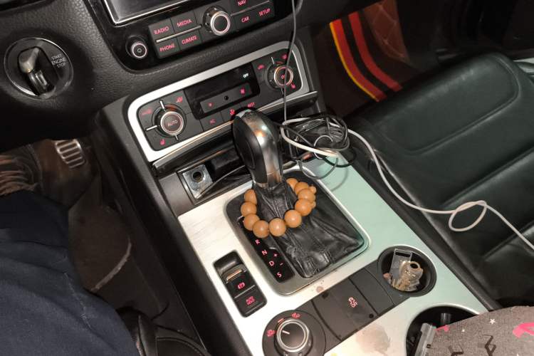 Used Volkswagen Touareg 2011 3.0 TSI Standard Version Gear Lever