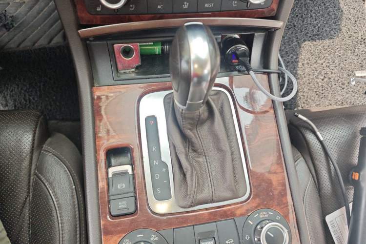 Used Volkswagen Touareg 2011 3.0 TSI Comfort Version Gear Lever
