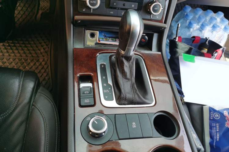 Used Volkswagen Touareg 2011 3.0 TSI Standard Version Gear Lever