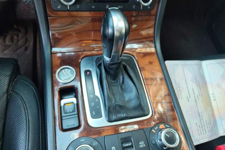 Used Volkswagen Touareg 2011 3.0 TSI High-End Version Gear Lever