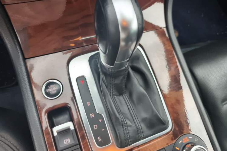 Used Volkswagen Touareg 2011 3.0 TSI High-End Version Gear Lever