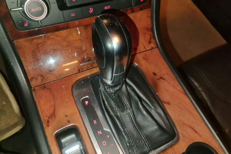 Used Volkswagen Touareg 2011 3.0 TSI Standard Version Gear Lever