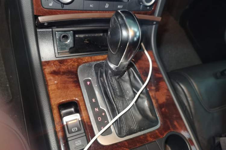 Used Volkswagen Touareg 2011 3.0 TSI Standard Version Gear Lever