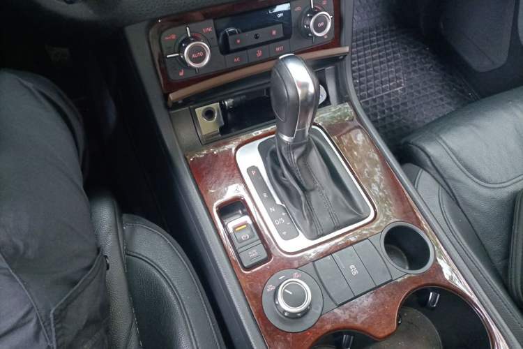 Used Volkswagen Touareg 2011 3.0 TSI Standard Version Gear Lever