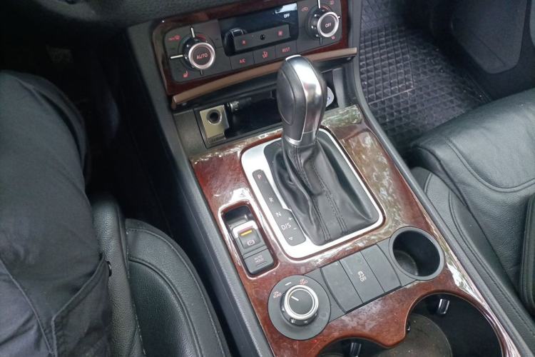 Used Volkswagen Touareg 2011 3.0 TSI Standard Version Gear Lever