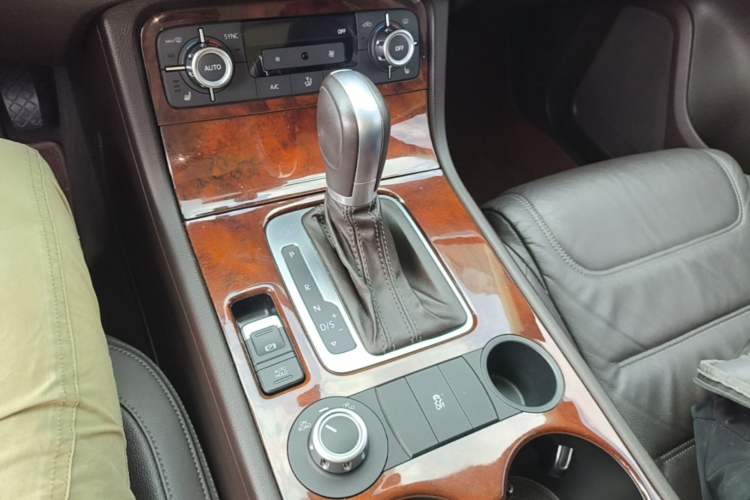 Used Volkswagen Touareg 2011 3.0 TSI Standard Version Gear Lever