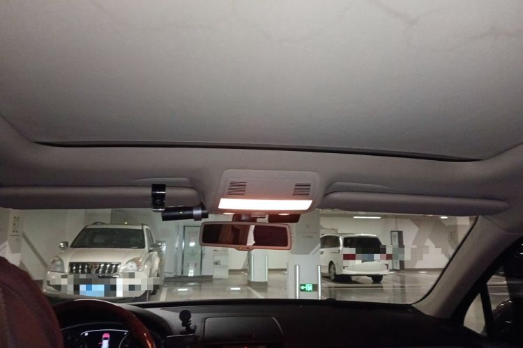 Used Volkswagen Touareg 2011 3.0 TSI Comfort Version Headliner
