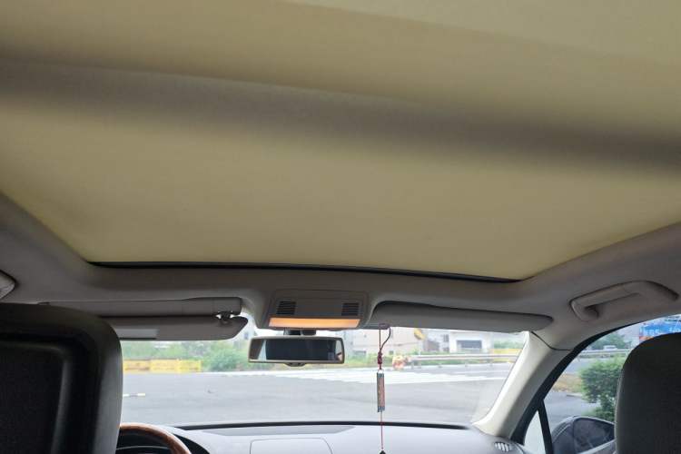 Used Volkswagen Touareg 2011 3.0 TSI Comfort Version Headliner