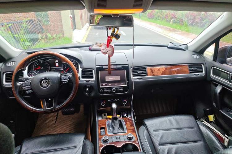 Used Volkswagen Touareg 2011 3.0 TDI Diesel Comfort Version Headliner