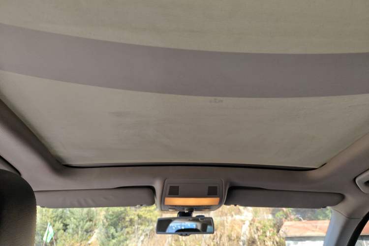 Used Volkswagen Touareg 2011 3.0 TSI Comfort Version Headliner