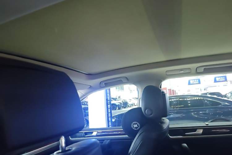 Used Volkswagen Touareg 2011 3.0 TSI Comfort Version Headliner