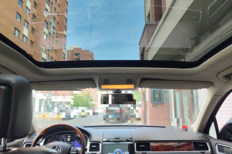Used Volkswagen Touareg 2011 3.0 TSI Comfort Version Headliner