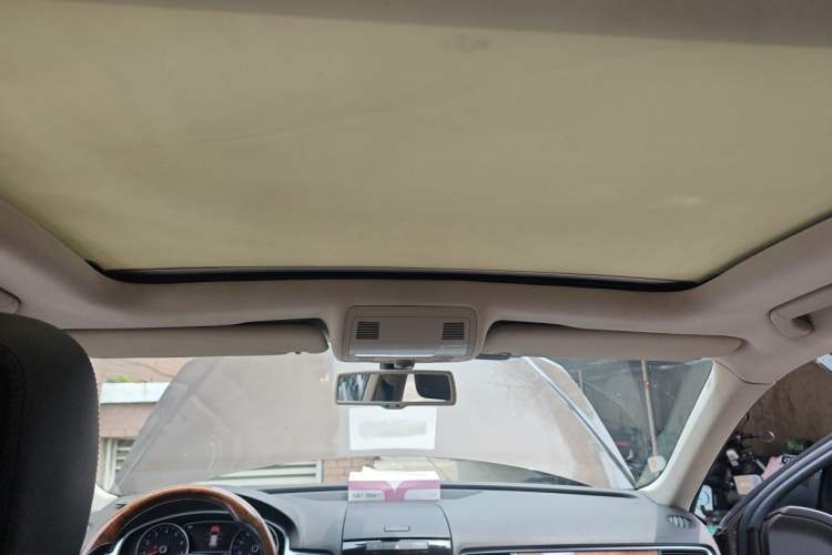 Used Volkswagen Touareg 2011 3.0 TSI Comfort Version Headliner