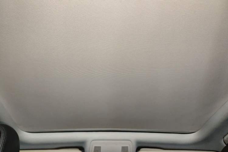 Used Volkswagen Touareg 2011 3.0 TSI Comfort Version Headliner