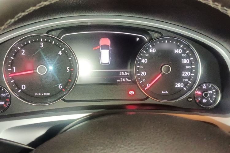 Used Volkswagen Touareg 2011 3.0 TDI Diesel Standard Version Instrument Cluster
